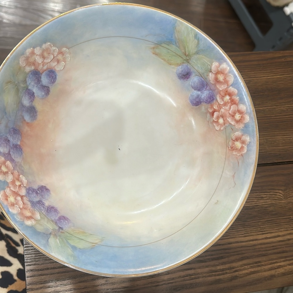 This is a beautiful 9” bowl.